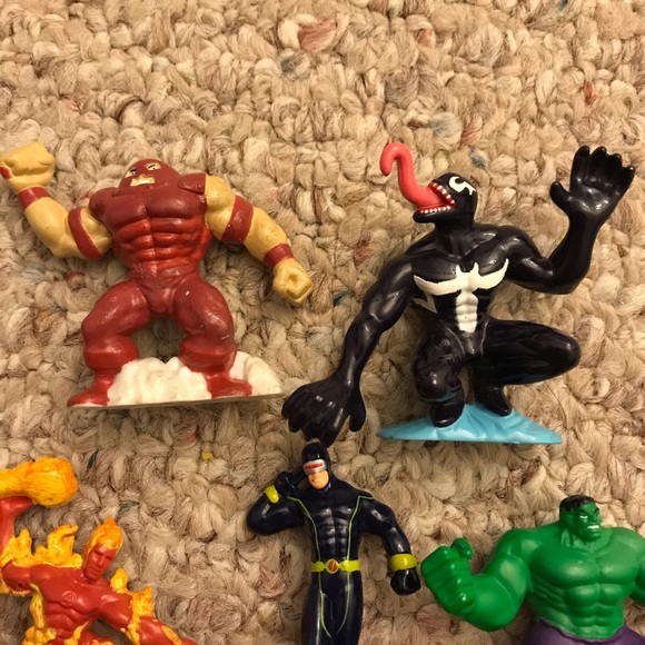 Set of 10 Marvel figurines (I found Iron Man and Wolverine) - Picture 3 of 9